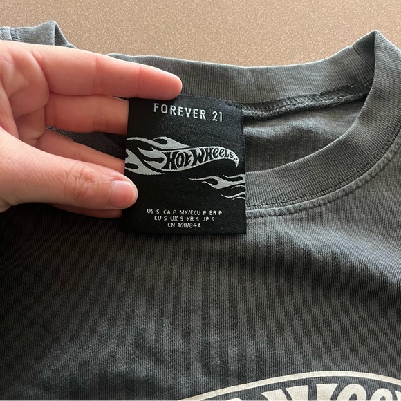 Hot Wheels Graphic Tee. Size S - Picture 2 of 6